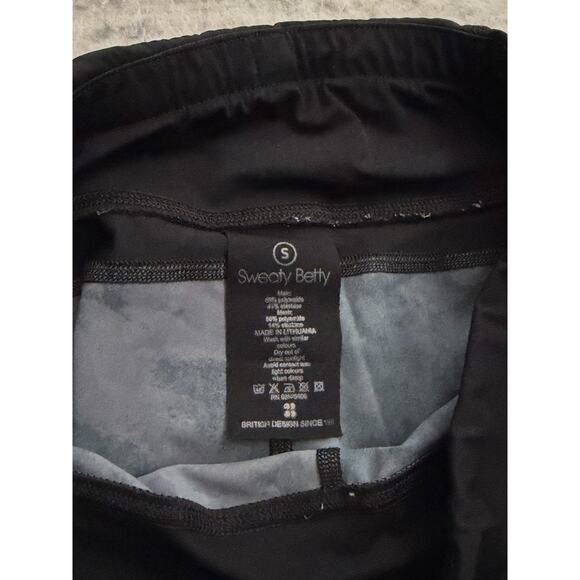 EUC Sweaty Betty leggings gray black design w ventilation knees sz S activewear - Picture 8 of 10